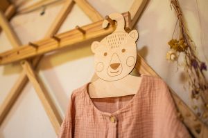 Wooden hanger - Bear Peter