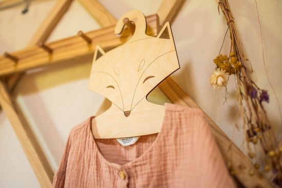 Wooden hanger - Fox Elis