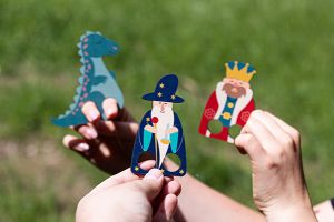 Finger puppet theatre - King, Wizard and Dragon