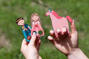 Finger puppet theatre - Prince, princess and unicorn