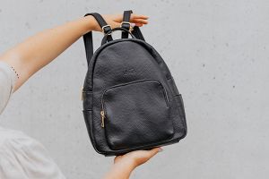 Medium Leather Backpack Ezra